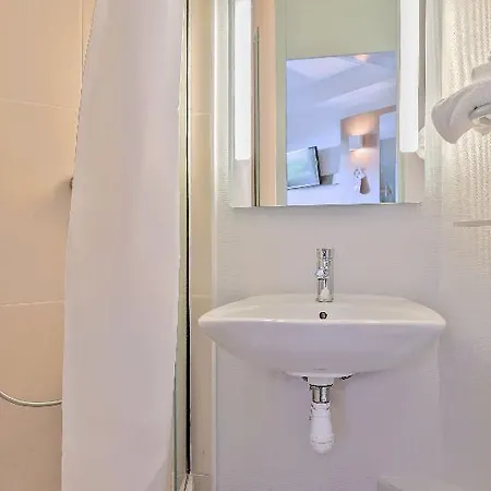 1 Montpellier 2*